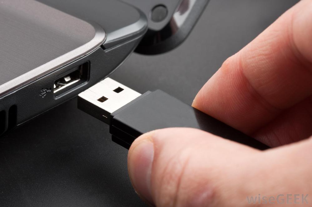 plugging-in-usb-drive